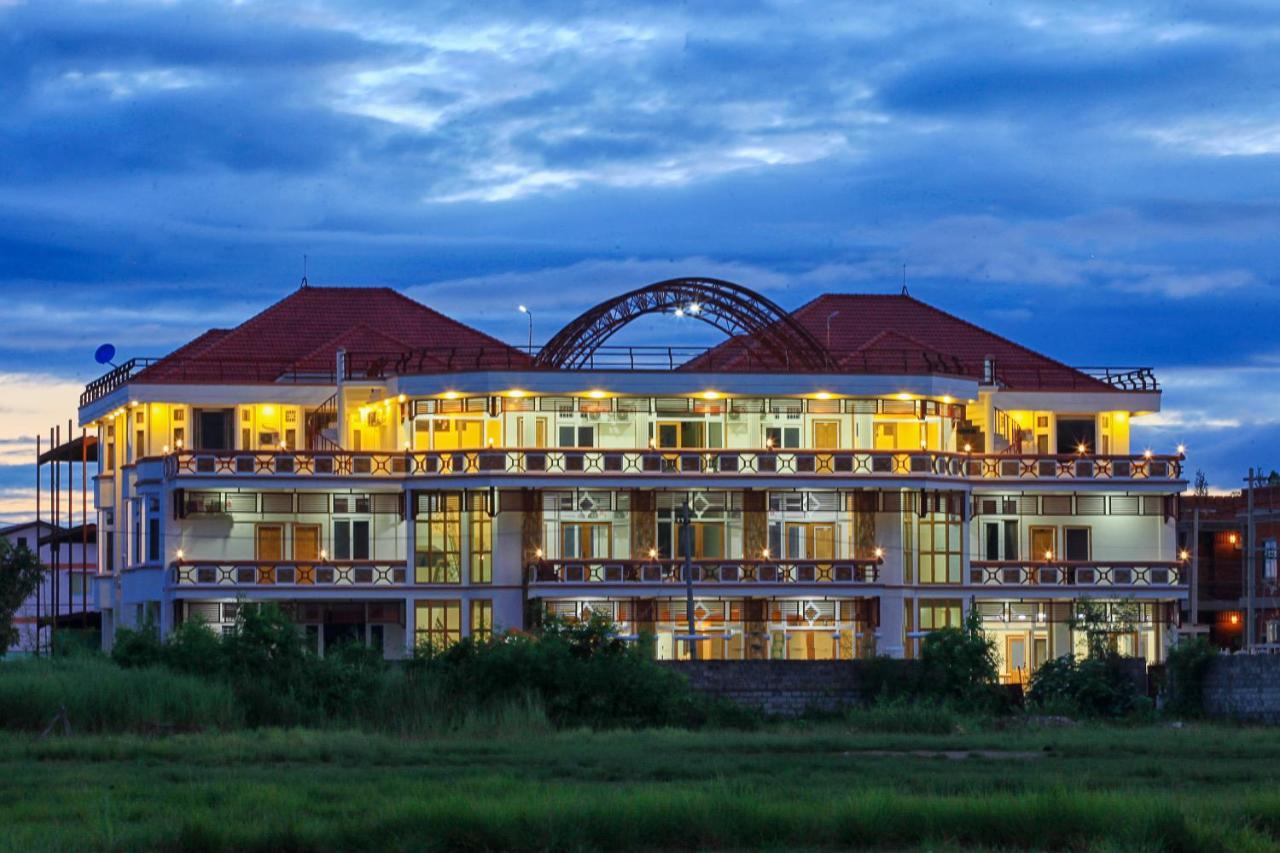 Five One Star Hotel Nyaung Shwe Exterior foto